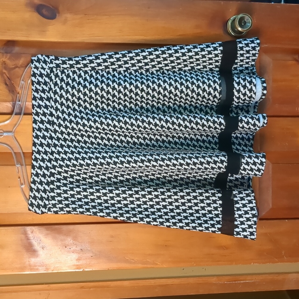 FAITH and JOY* ladies circle skirt houndstooth print w/sheer insert near hem